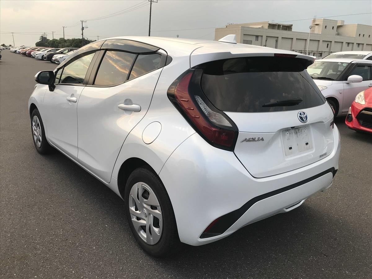 2021 Toyota Aqua thumbnail