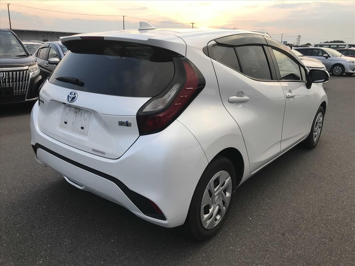 2021 Toyota Aqua thumbnail