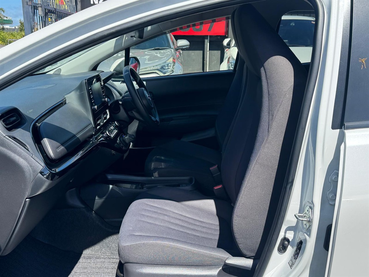 2021 Toyota Aqua thumbnail
