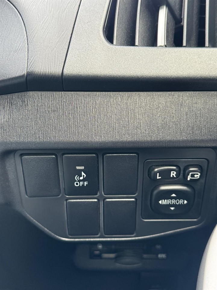 2013 Toyota PRIUS thumbnail