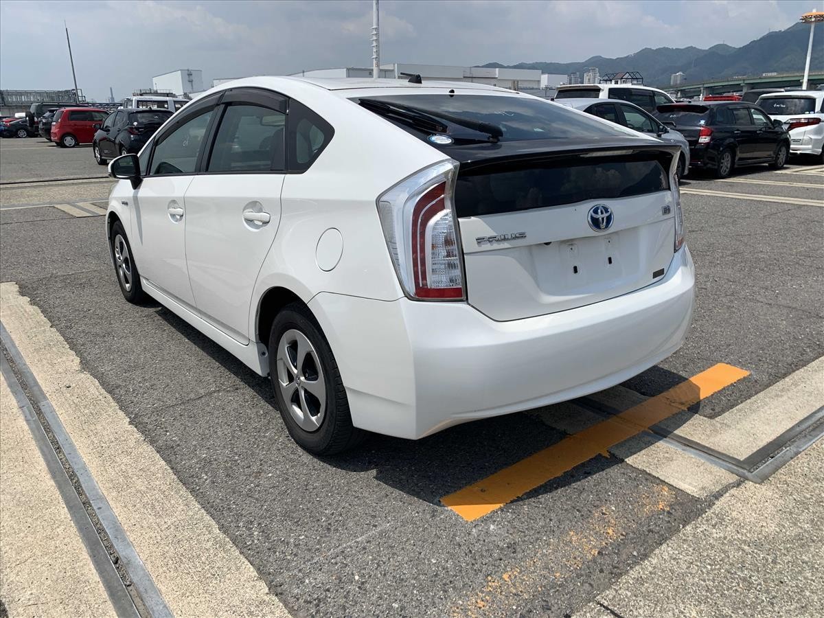 2013 Toyota PRIUS thumbnail