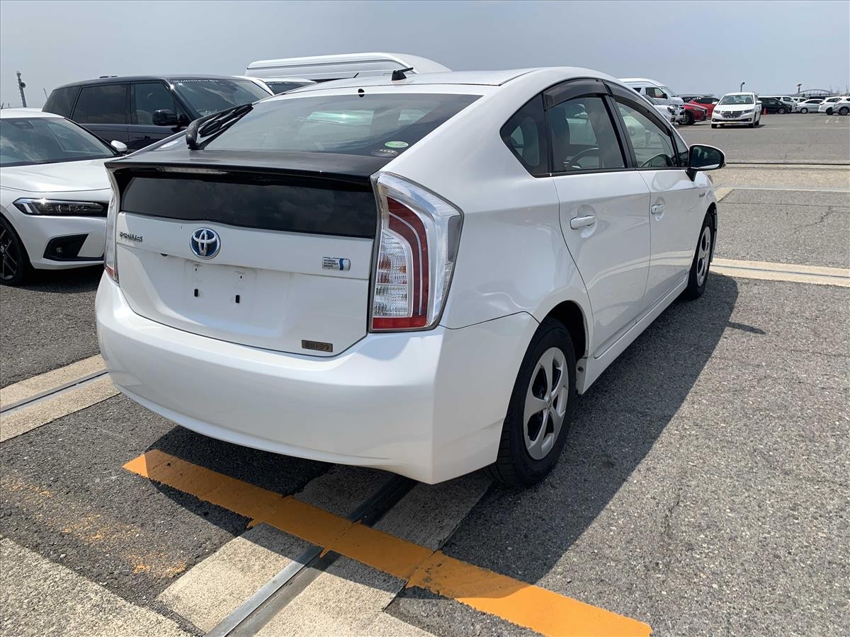 2013 Toyota PRIUS thumbnail