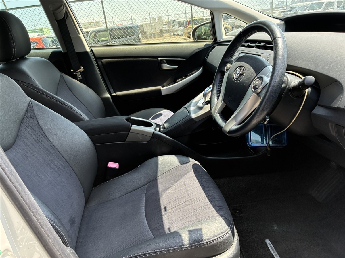 2013 Toyota PRIUS thumbnail
