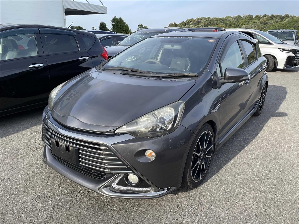 2014 Toyota Aqua thumbnail