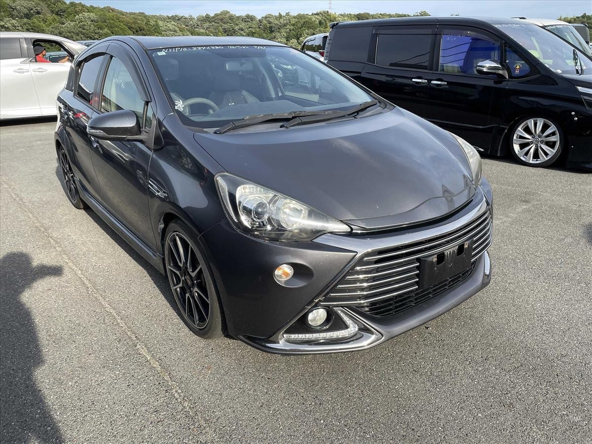 2014 Toyota Aqua thumbnail