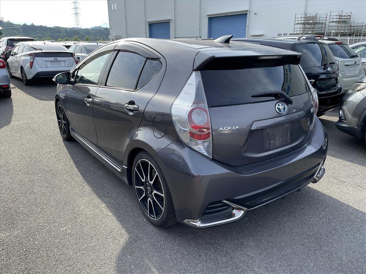 2014 Toyota Aqua thumbnail