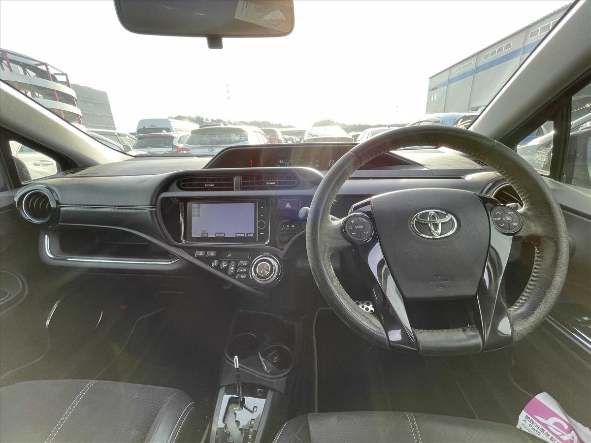 2014 Toyota Aqua thumbnail