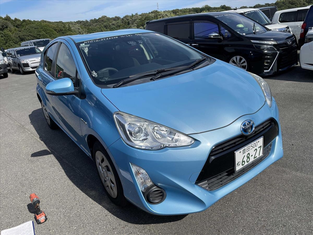 2016 Toyota Aqua thumbnail