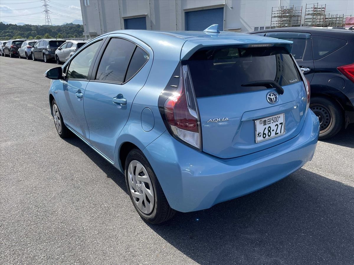 2016 Toyota Aqua thumbnail