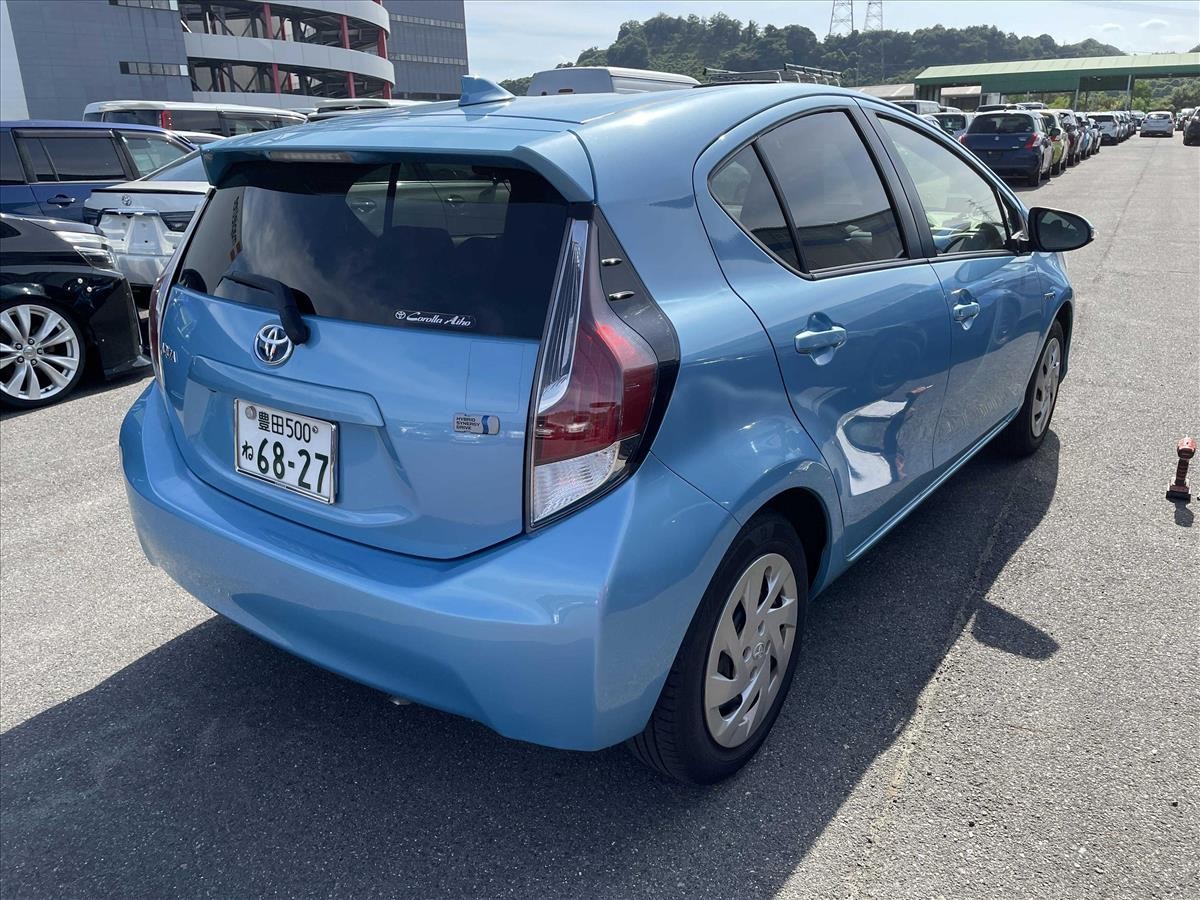 2016 Toyota Aqua thumbnail