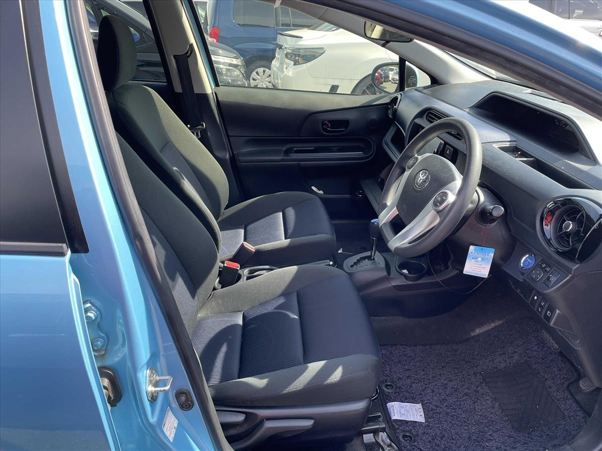 2016 Toyota Aqua thumbnail