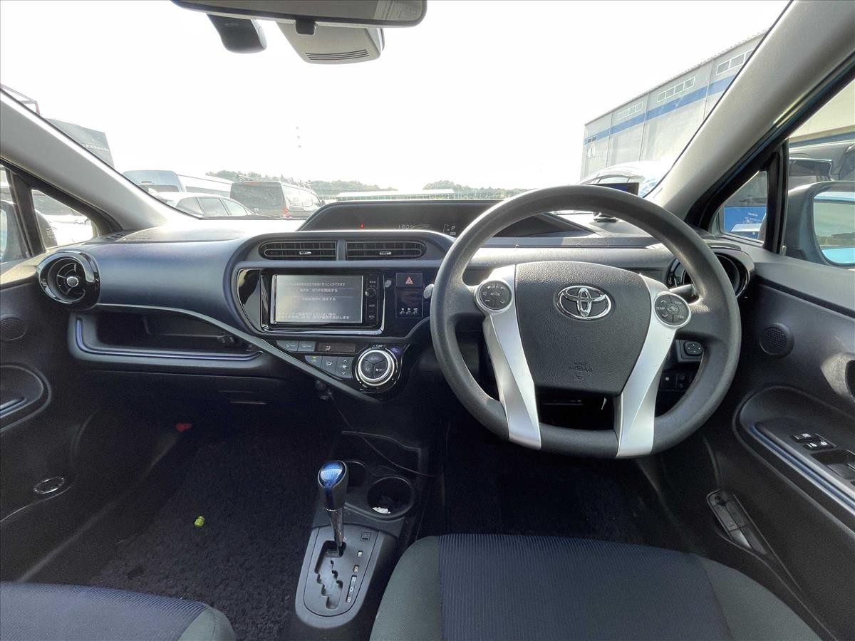 2016 Toyota Aqua thumbnail