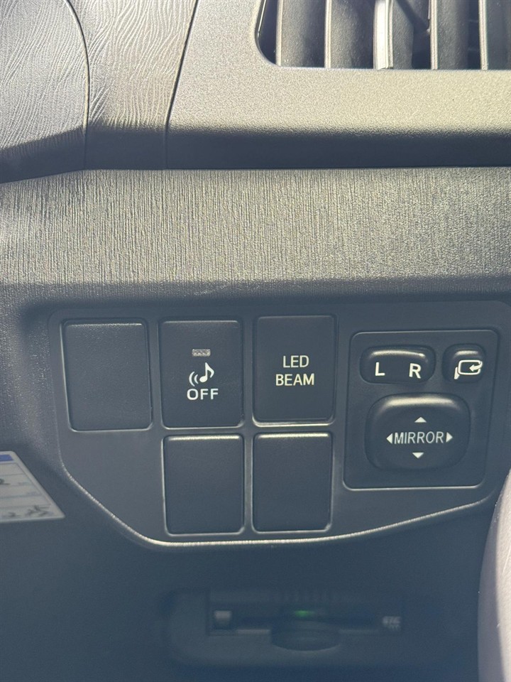 2015 Toyota PRIUS thumbnail