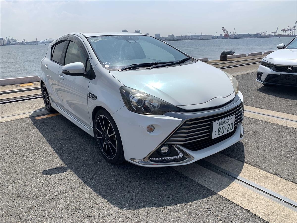 2016 Toyota Aqua thumbnail