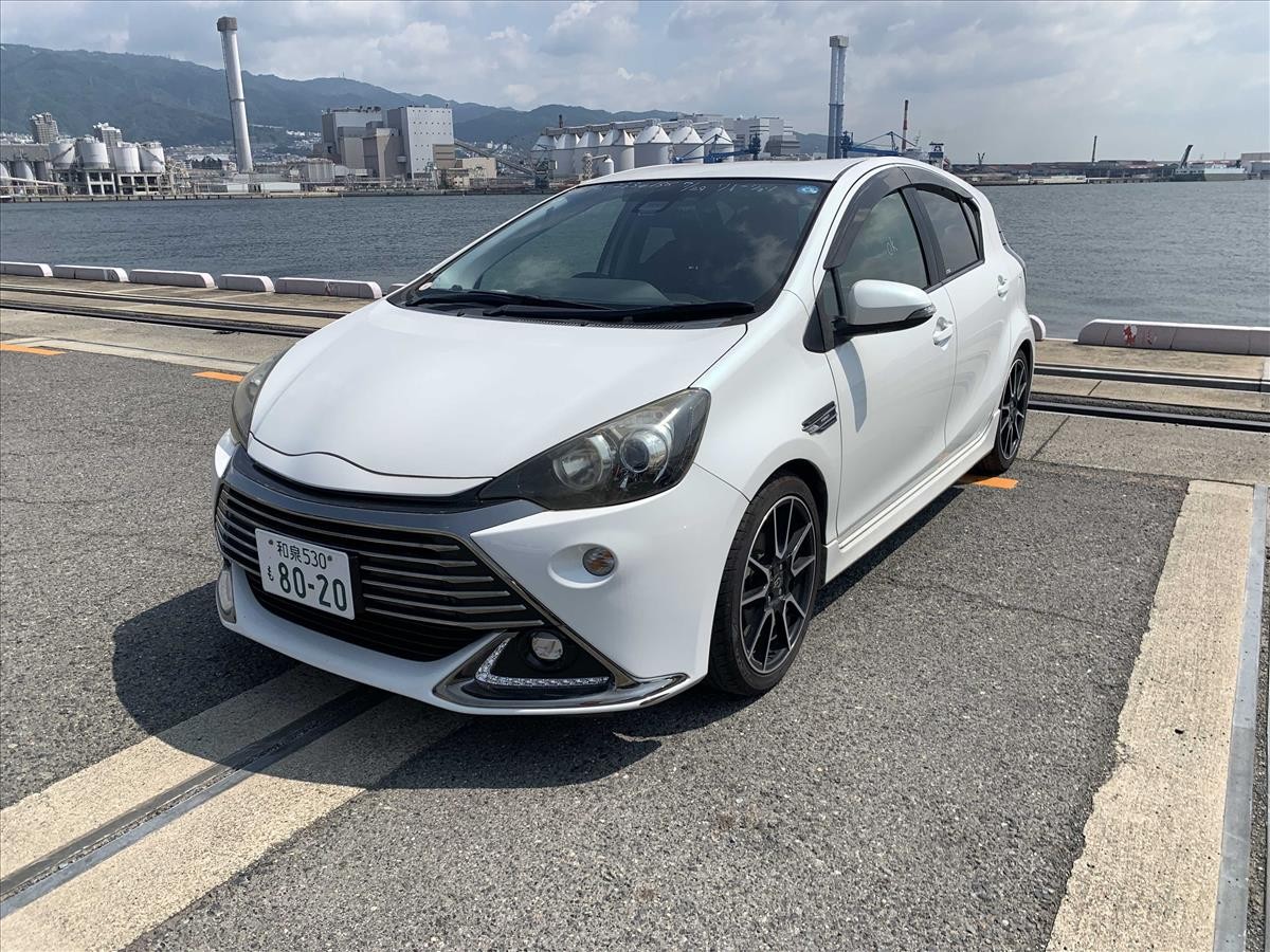 2016 Toyota Aqua thumbnail