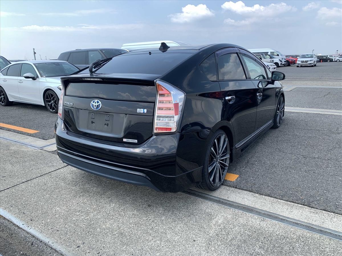 2013 Toyota PRIUS thumbnail
