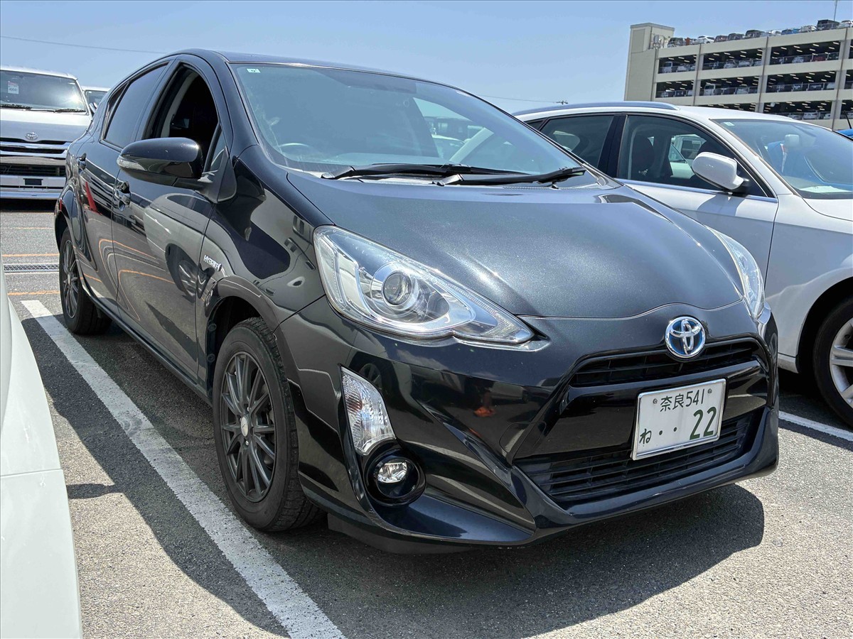 2015 Toyota Aqua thumbnail