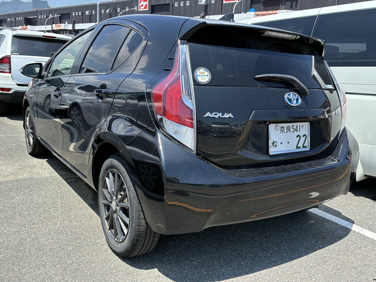 2015 Toyota Aqua thumbnail