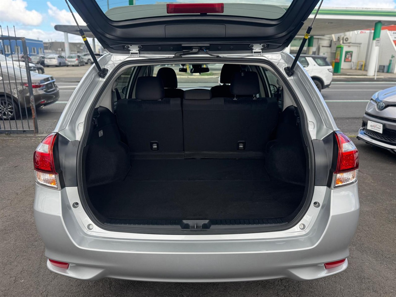2015 Toyota Corolla thumbnail