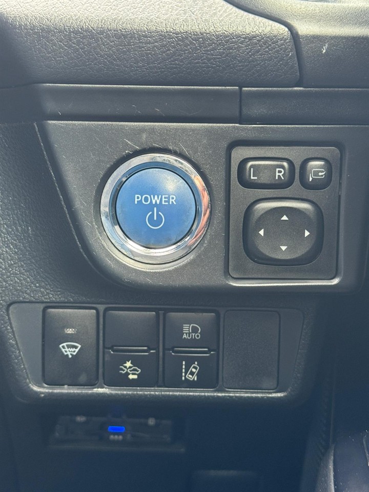 2015 Toyota Corolla thumbnail
