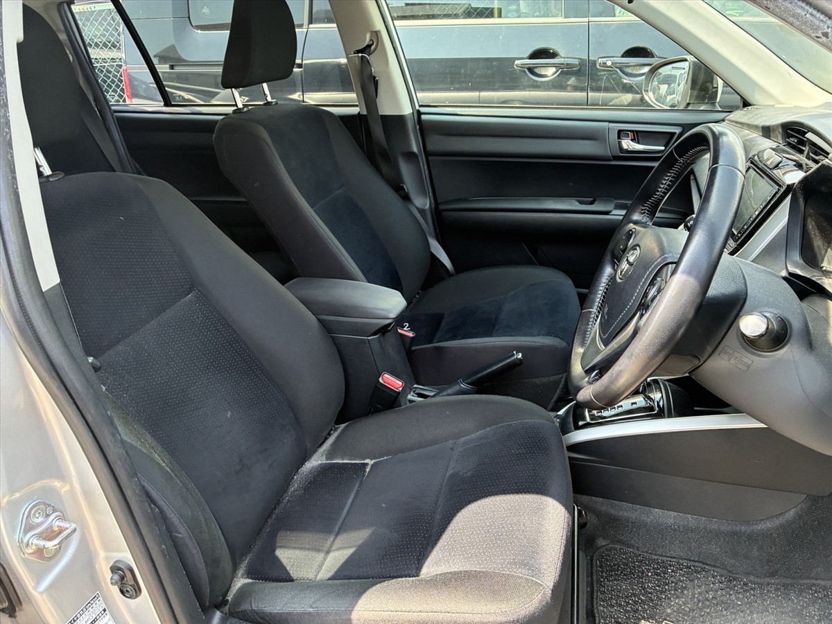 2015 Toyota Corolla thumbnail