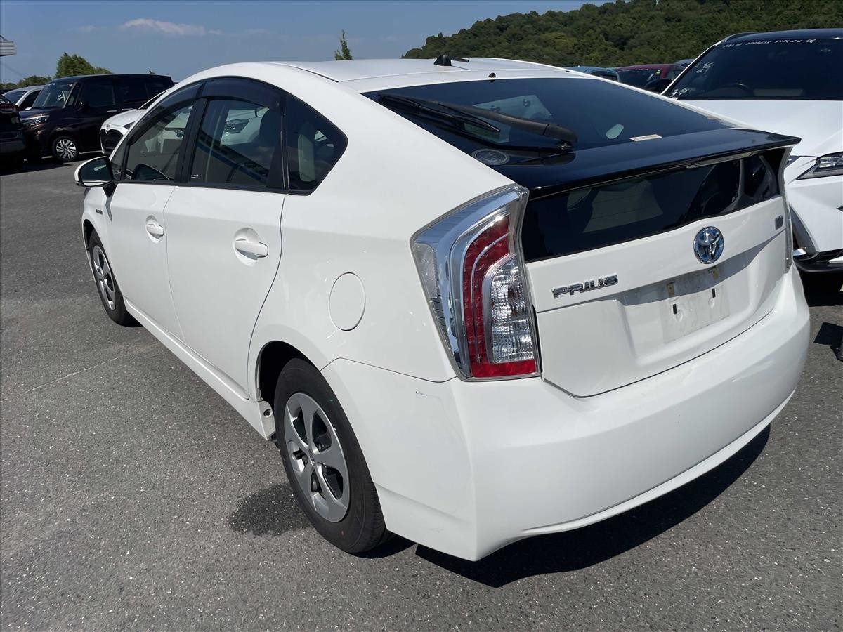 2015 Toyota PRIUS thumbnail