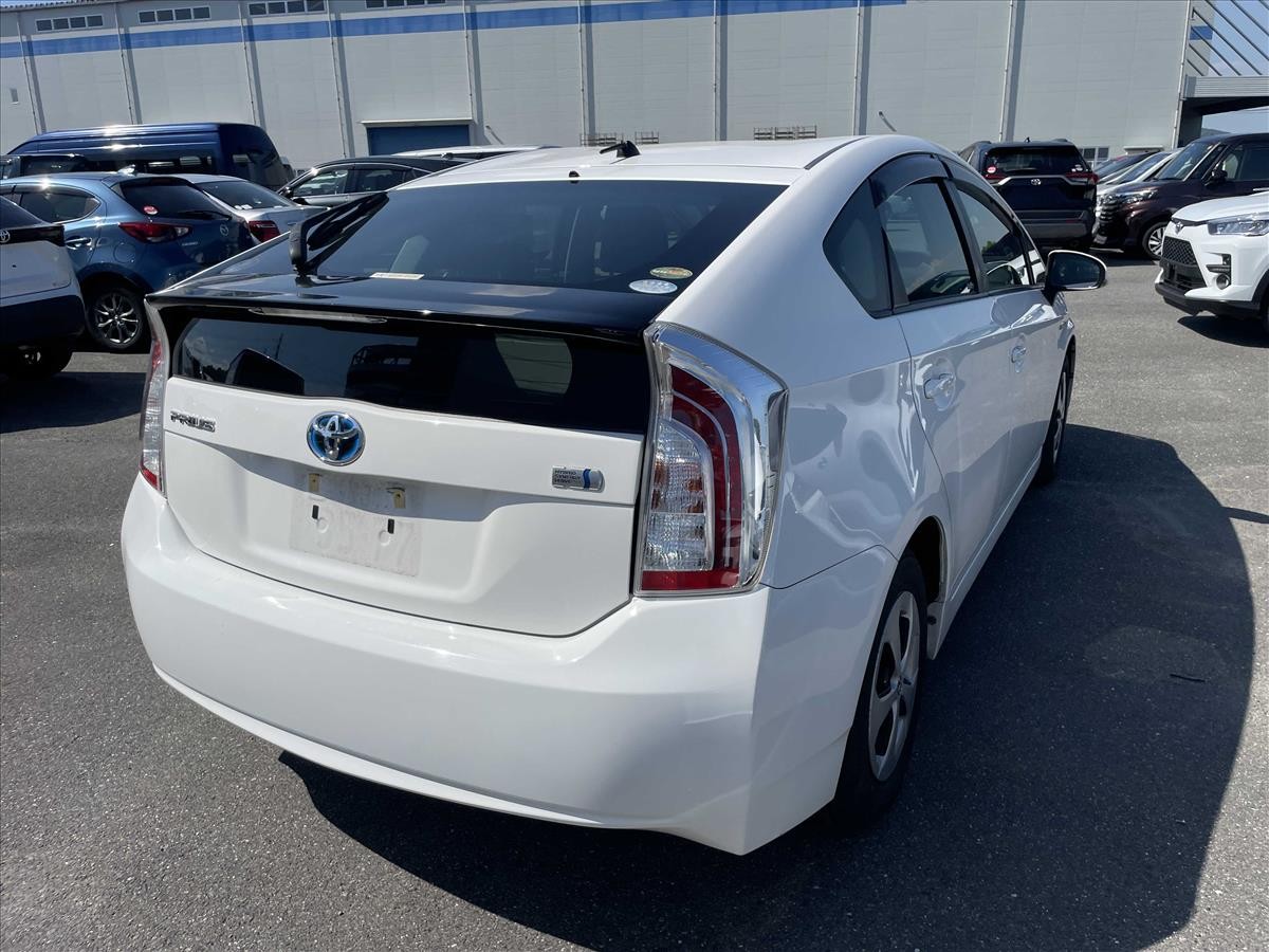 2015 Toyota PRIUS thumbnail