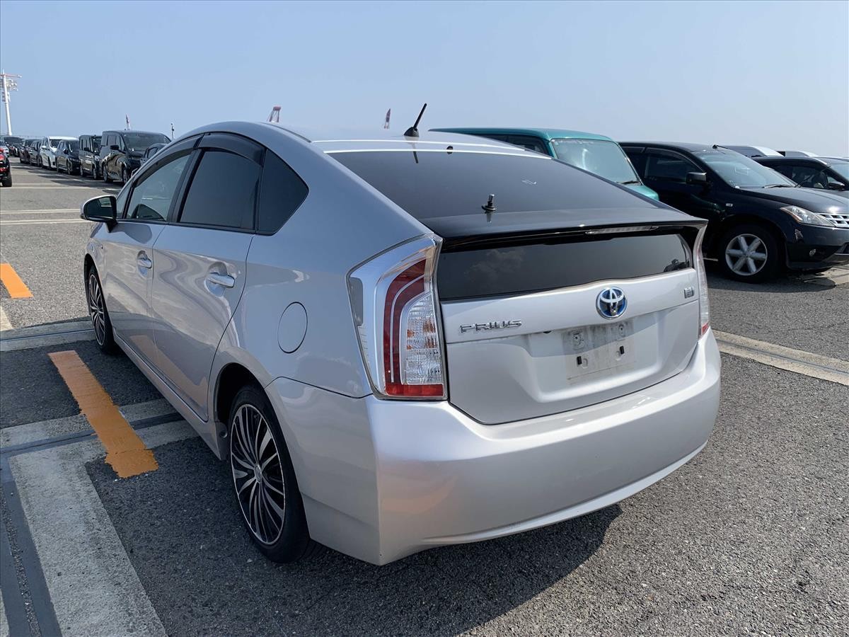 2014 Toyota PRIUS thumbnail