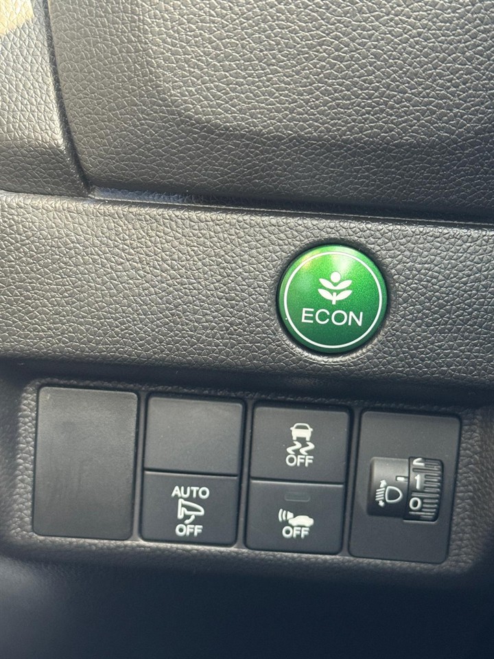 2016 Honda FIT thumbnail