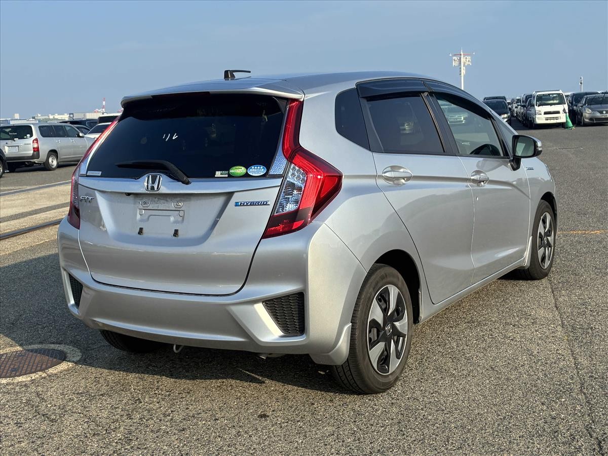 2016 Honda FIT thumbnail
