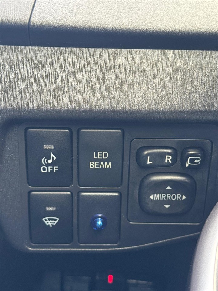 2012 Toyota PRIUS thumbnail