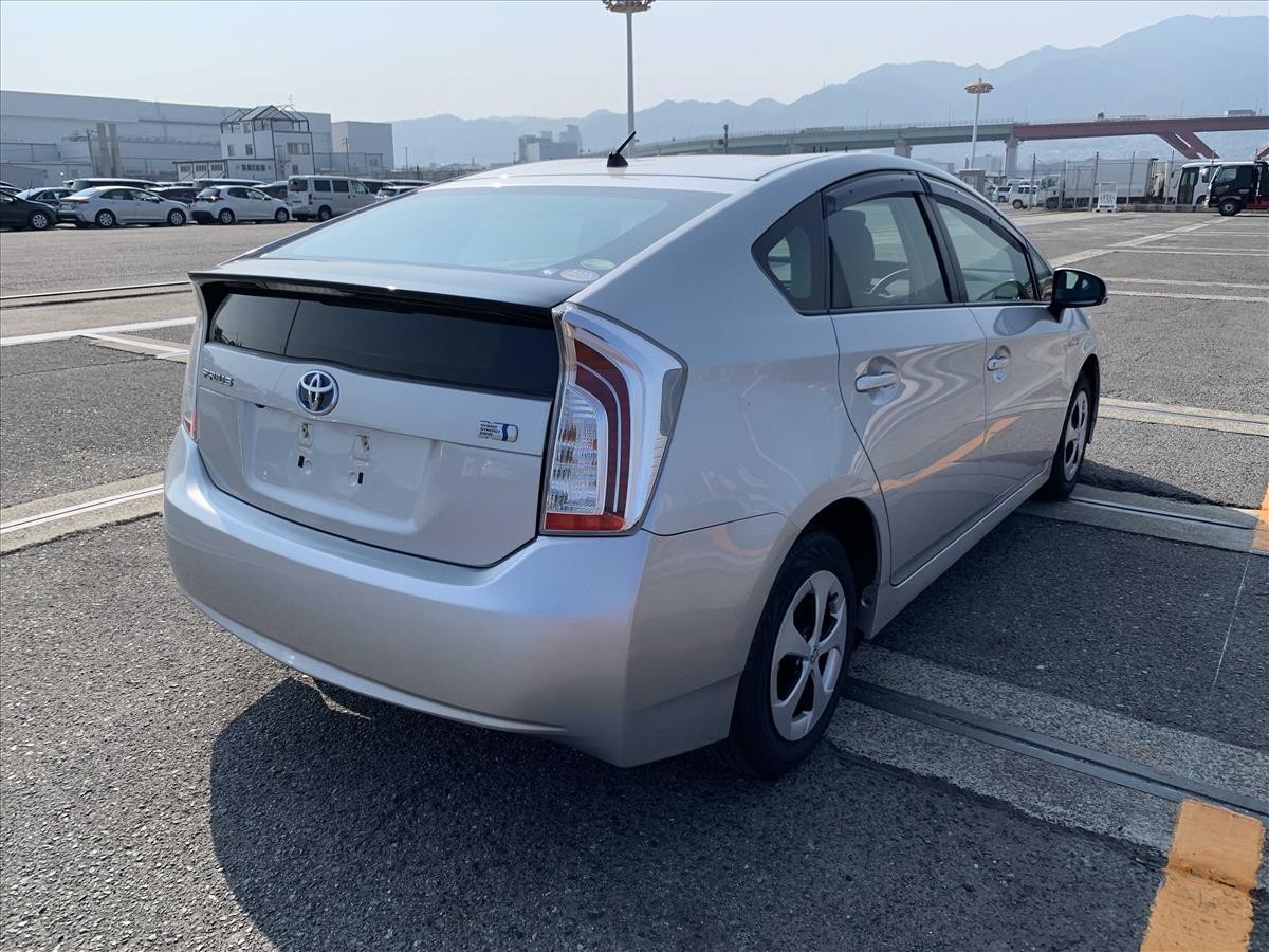 2014 Toyota PRIUS thumbnail