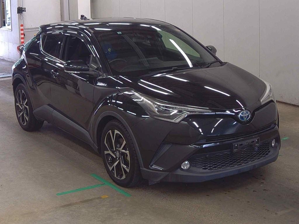 2017 Toyota C-HR thumbnail