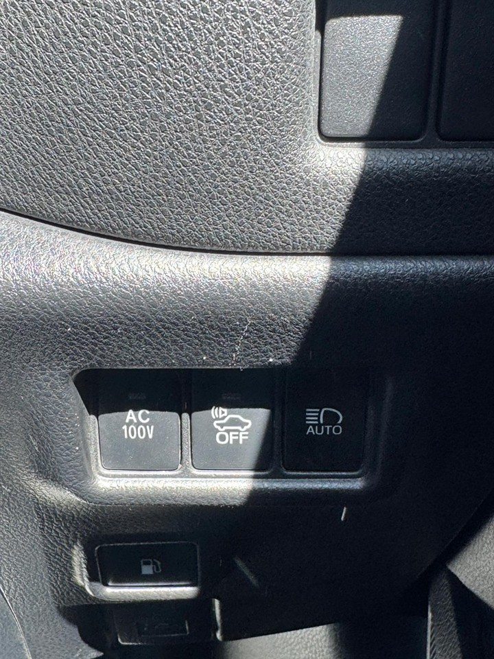 2017 Toyota C-HR thumbnail