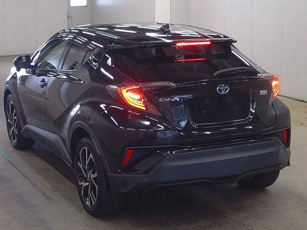 2017 Toyota C-HR thumbnail