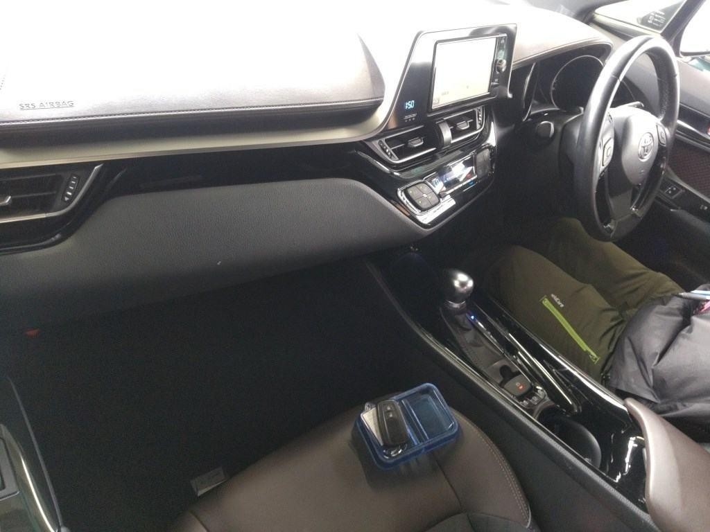 2017 Toyota C-HR thumbnail