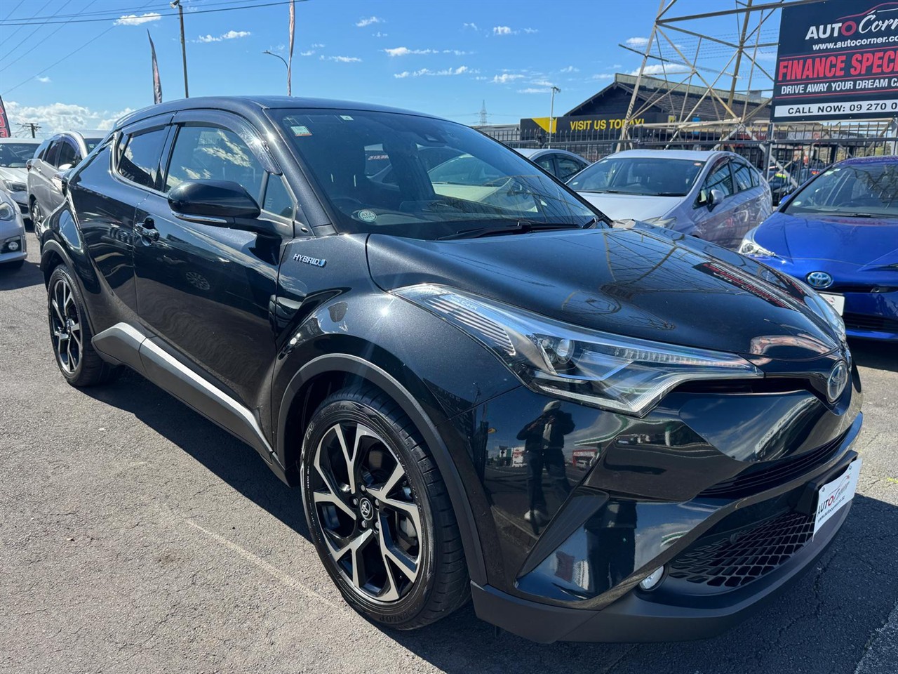 2017 Toyota C-HR thumbnail