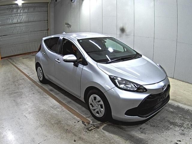 2021 Toyota Aqua thumbnail