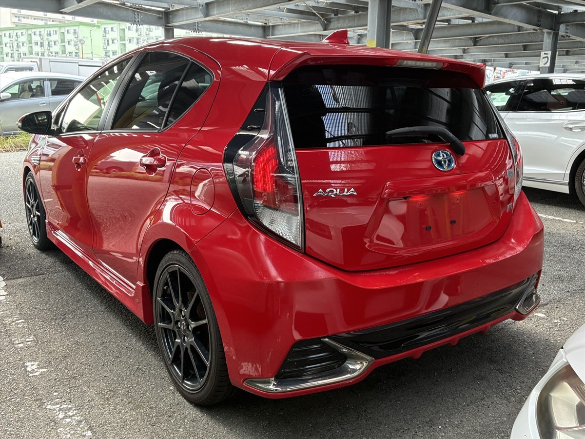 2015 Toyota Aqua thumbnail