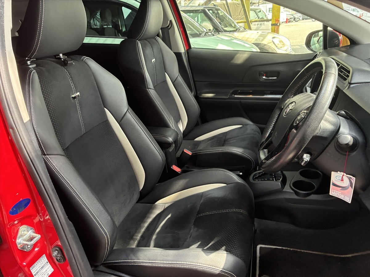 2015 Toyota Aqua thumbnail