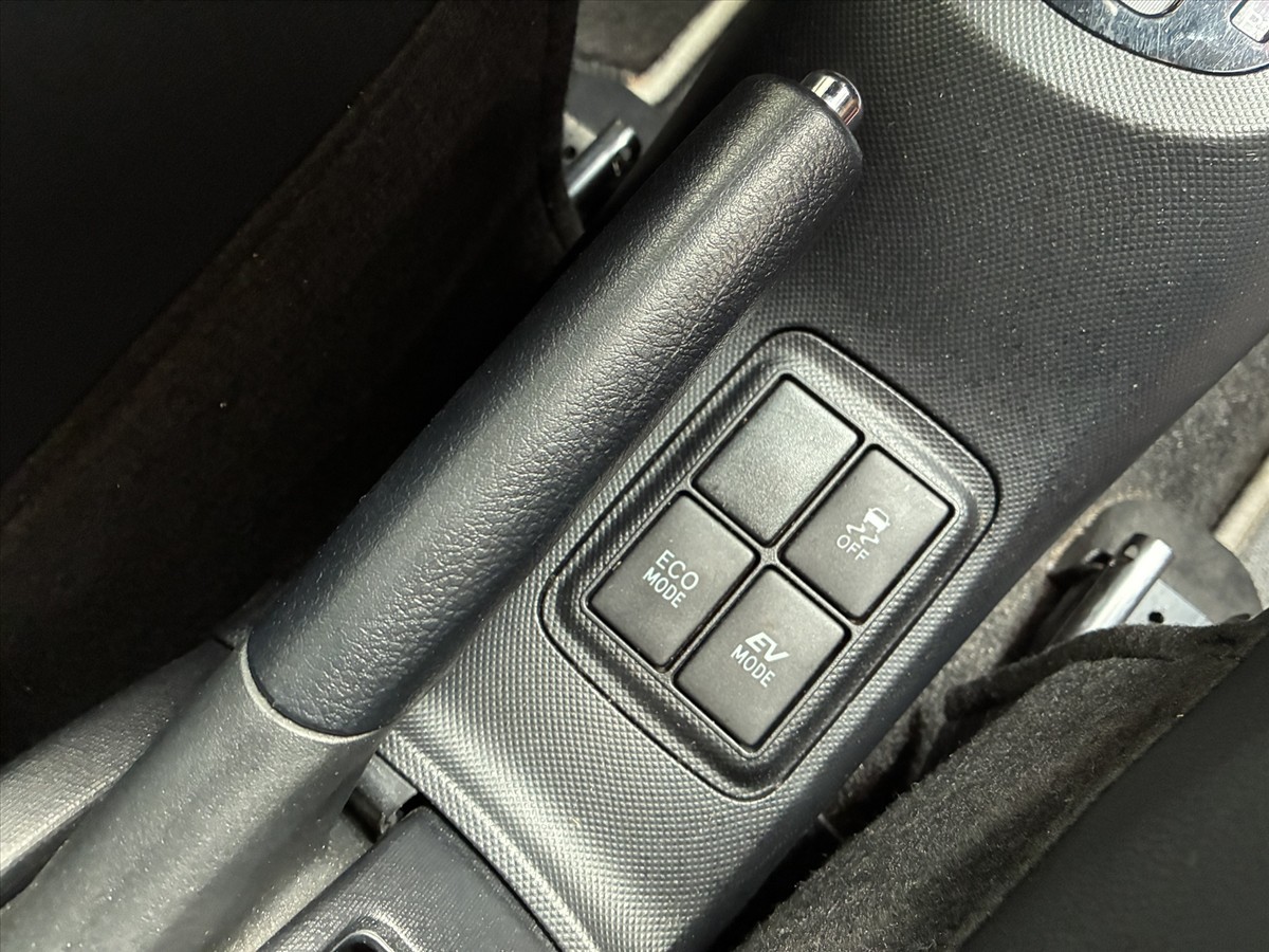 2015 Toyota Aqua thumbnail