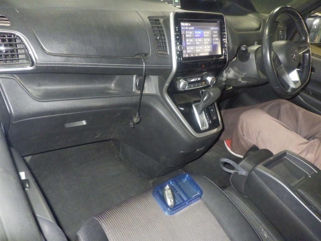 2016 Nissan Serena thumbnail