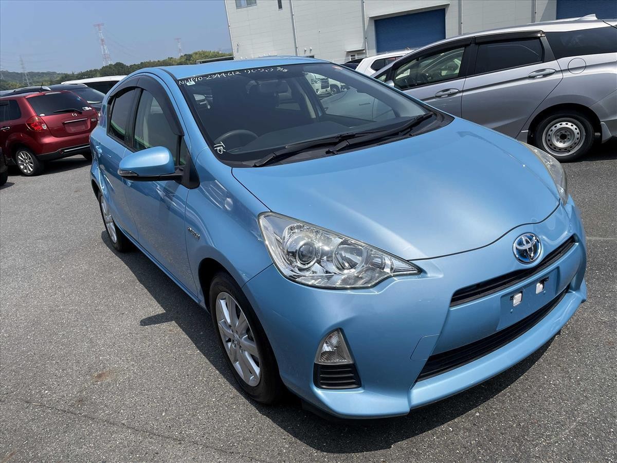 2014 Toyota Aqua thumbnail