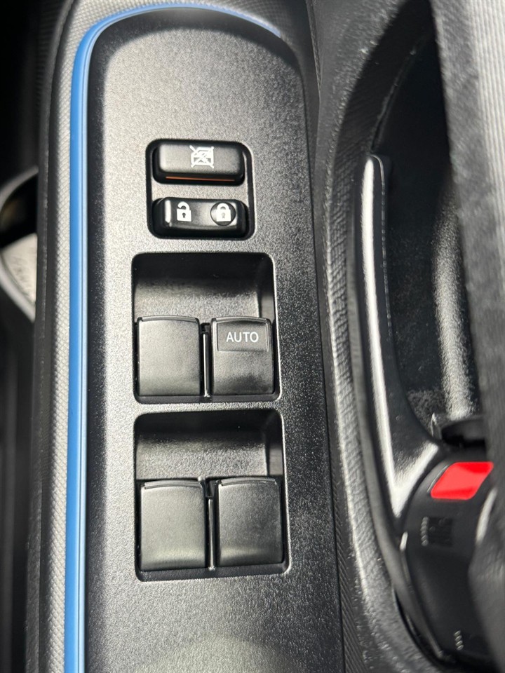 2014 Toyota Aqua thumbnail