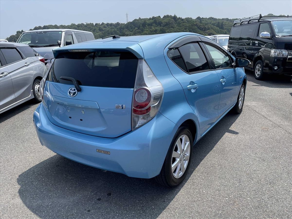 2014 Toyota Aqua thumbnail