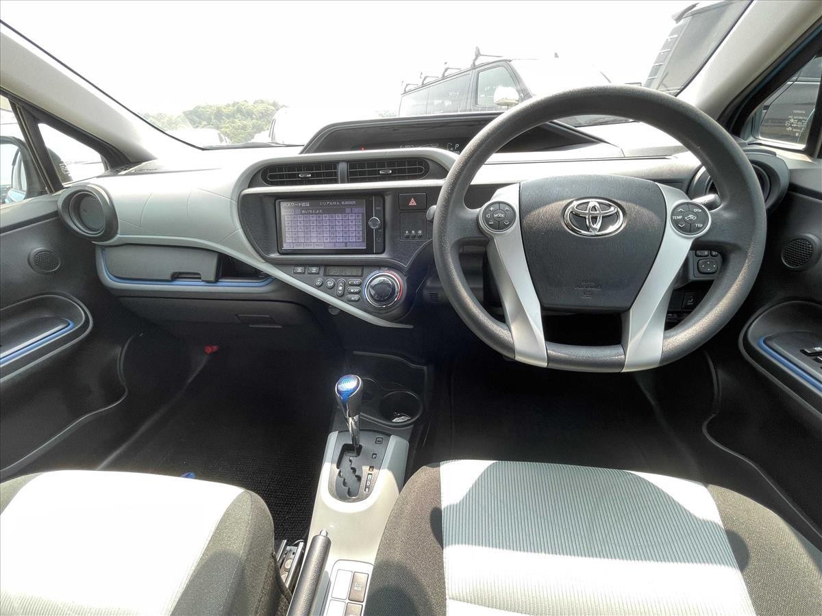 2014 Toyota Aqua thumbnail