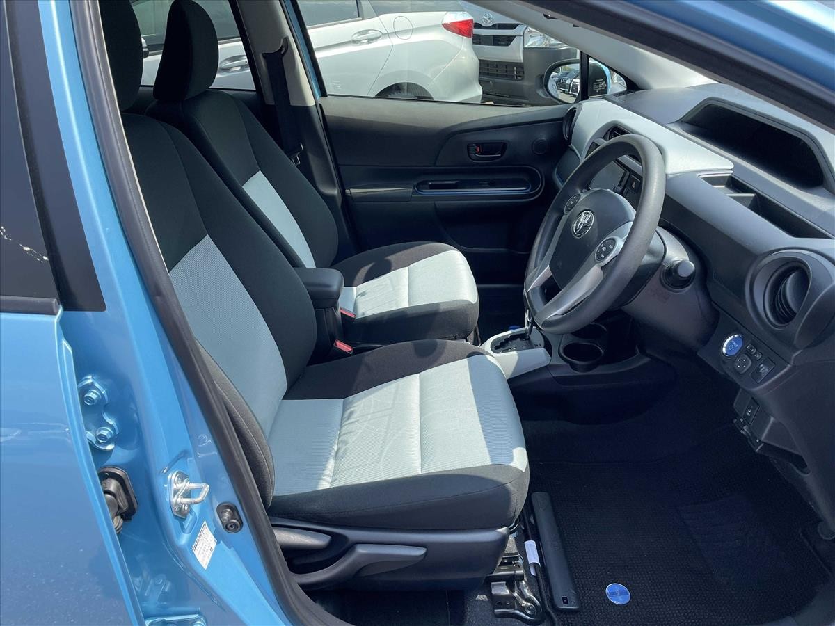 2014 Toyota Aqua thumbnail