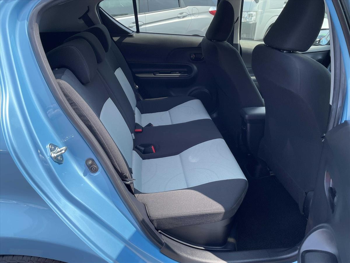 2014 Toyota Aqua thumbnail
