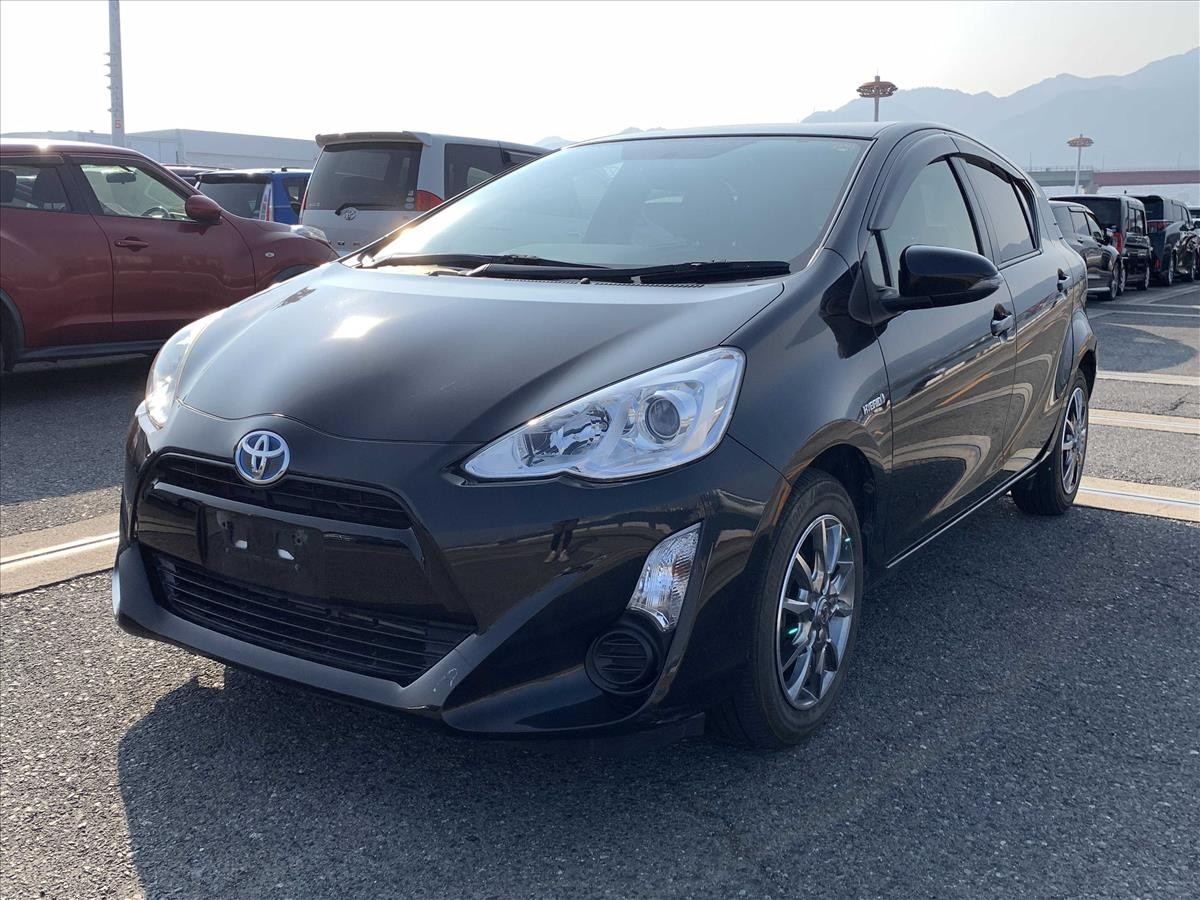2015 Toyota Aqua thumbnail
