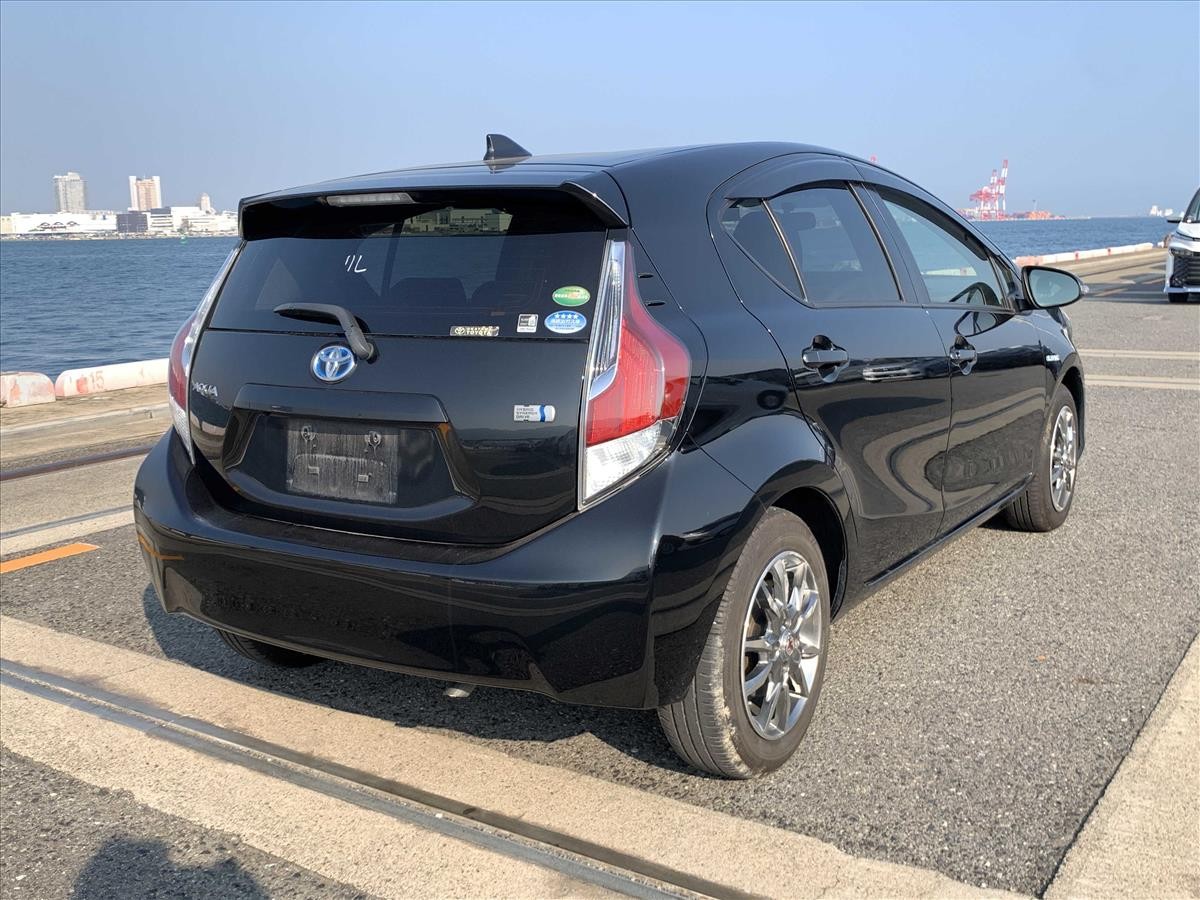 2015 Toyota Aqua thumbnail